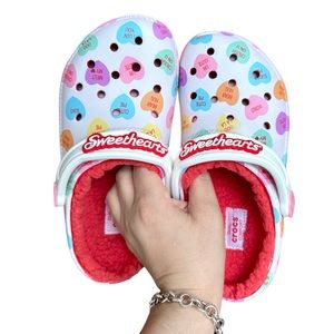 🦋Crocs × Sweethearts Limited Edition Classic Lined Women Size 6 Red